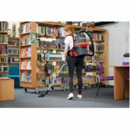 Aspirateur dorsal RSB150NX NUMATIC à batterie 6L avec une batterie et un chargeur